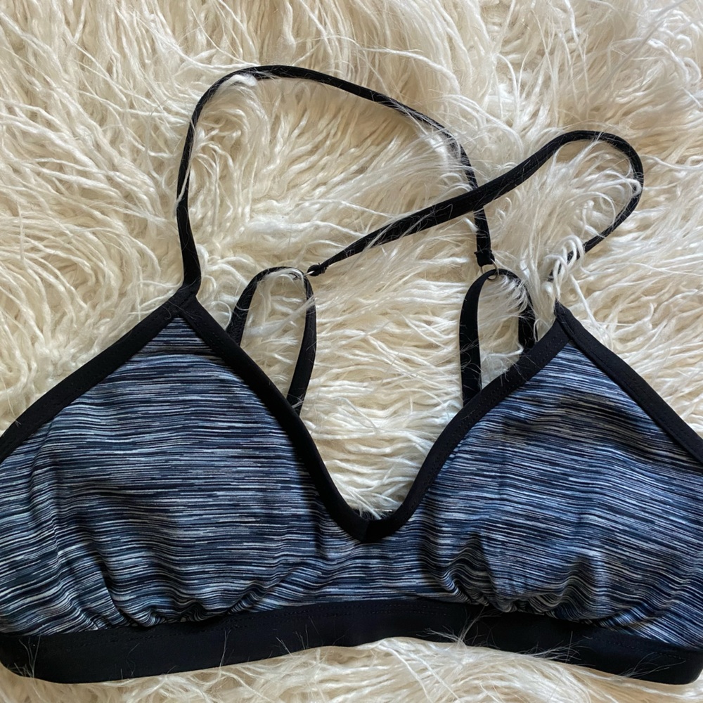 Athleta paddle out space dyed Bikini top. Adjustable band.